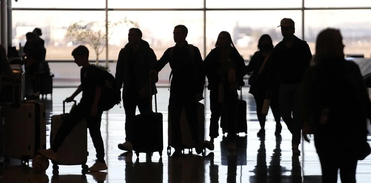 Aerolíneas de EE. UU. piden al Congreso restablecer fondos del DHS y pagar a trabajadores aeroportuarios