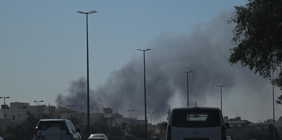 Otro buque petrolero explota frente a costas de Kuwait