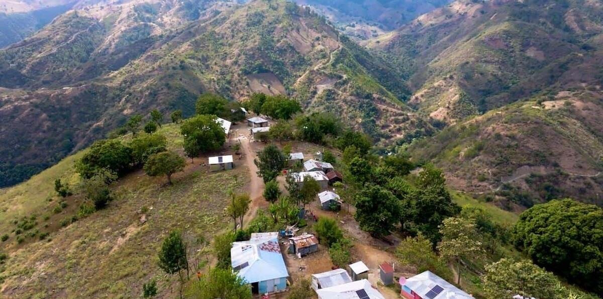 Gobierno entrega proyecto de electrificación en El Gramaso