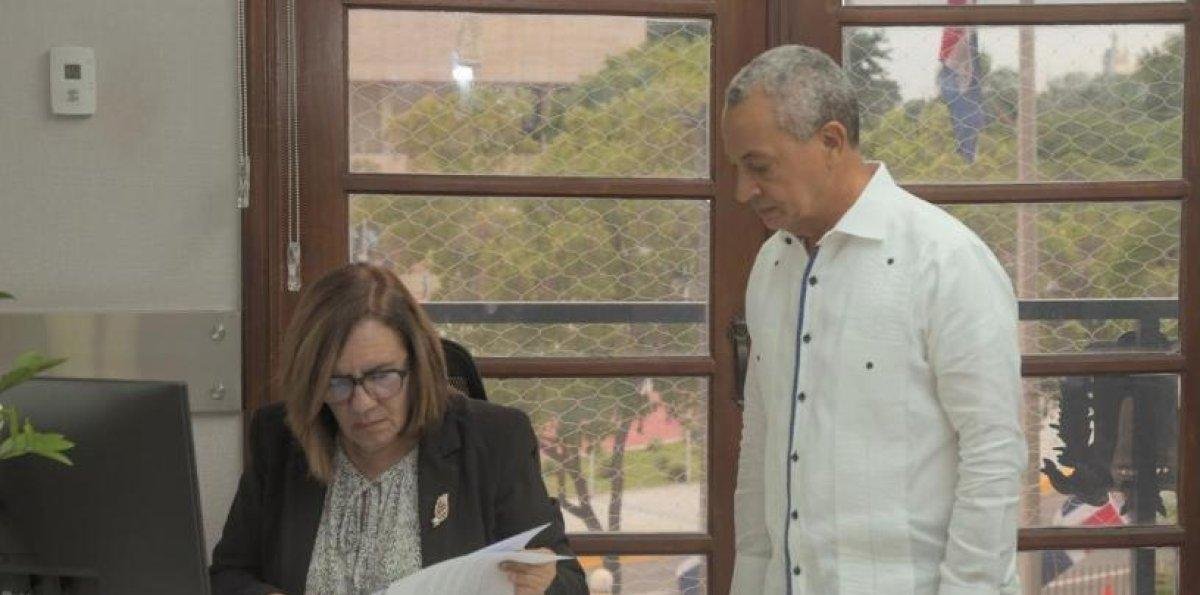 Diputado busca modificar contrato con la Barrick Gold