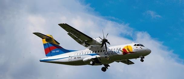 Avión con 15 personas a bordo desaparece en Colombia