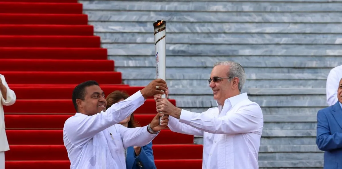 Luis Abinader oficializa el inicio de la ruta de la antorcha hacia los XXV Juegos Centroamericanos y del Caribe Santo Domingo 2026