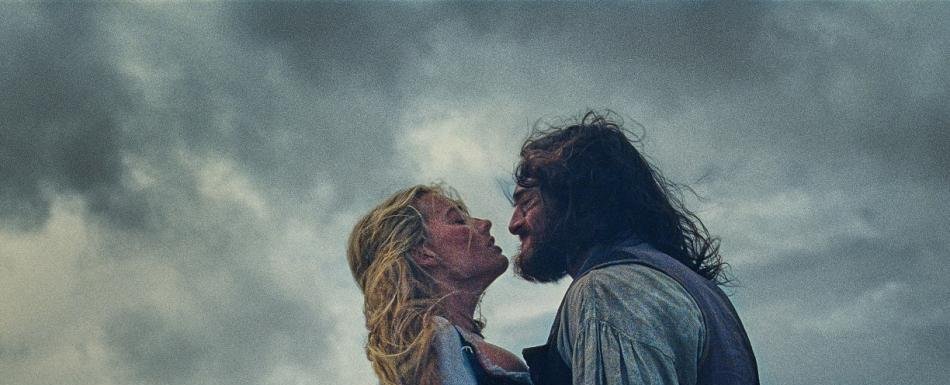 “Cumbres borrascosas”: romance tibio con Margot Robbie y Jacob Elordi