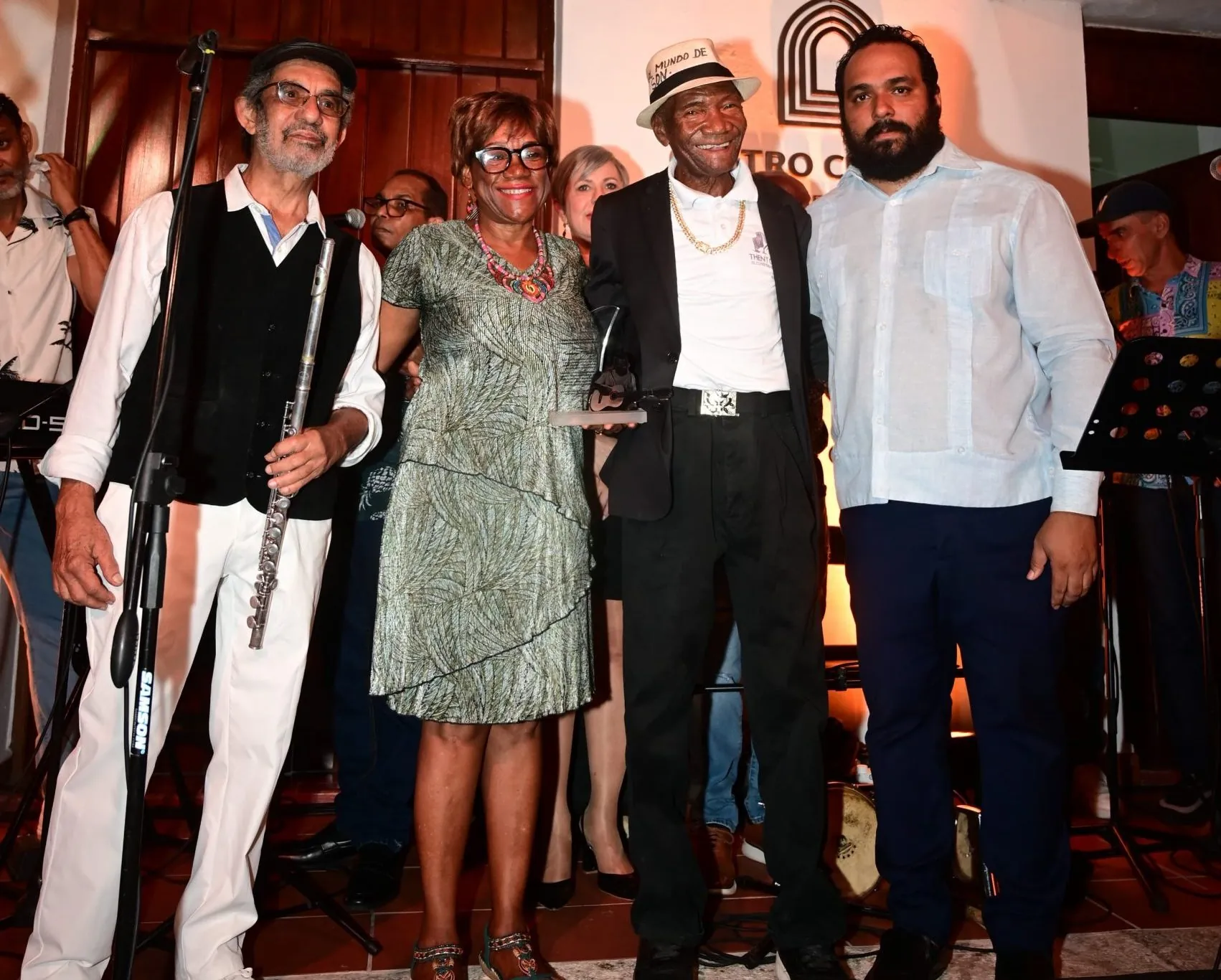 Centro Banreservas realiza homenaje a Minier y Namnúm