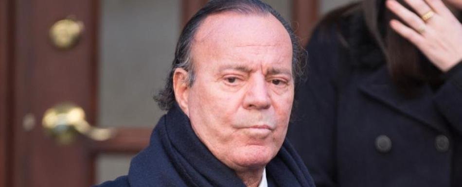Julio Iglesias acusa a eldiario.es de elaborar un “montaje periodístico” con las denuncias en su contra