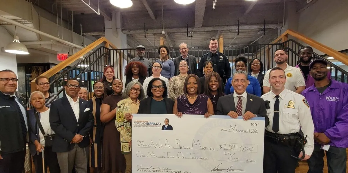 Adriano Espaillat anuncia fondos federales para sobrevivientes de violencia doméstica