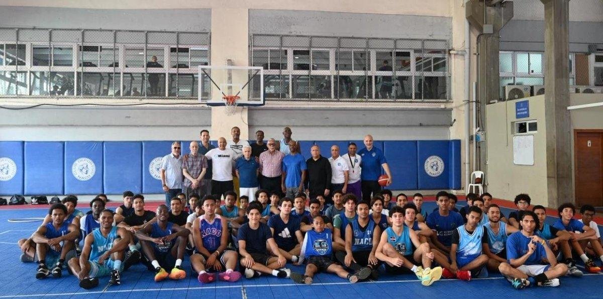 Tito Horford: “Jóvenes no abandonen sus sueños”