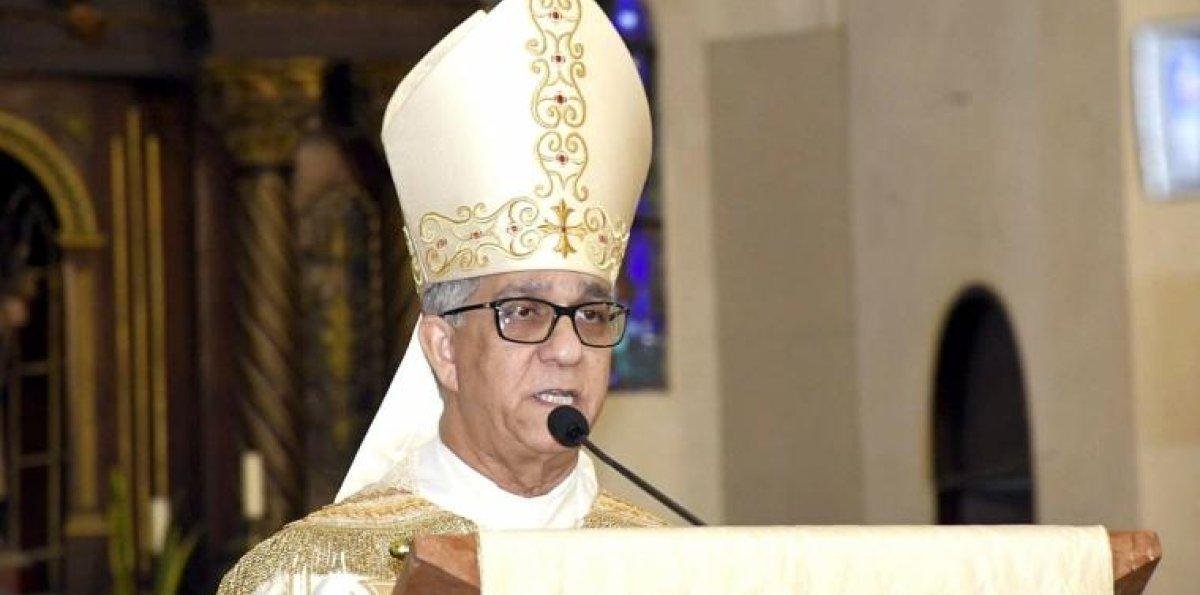 Llama a vivir patriotismo más allá de fanfarrias