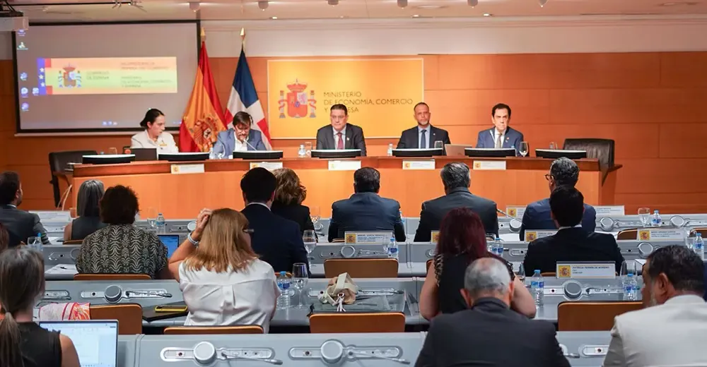 Yayo busca atraer inversiones españolas en semiconductores