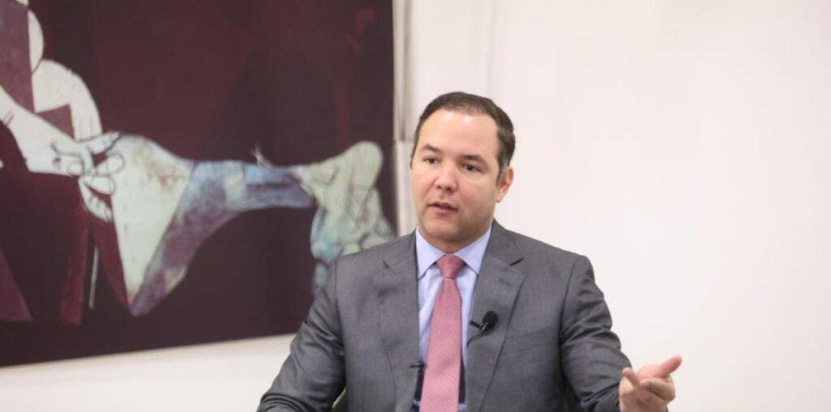 Secretario del PLD "mata dos pájaros de un tiro": Critica al gobierno y responde a Leonel Fernández con los "numeritos"