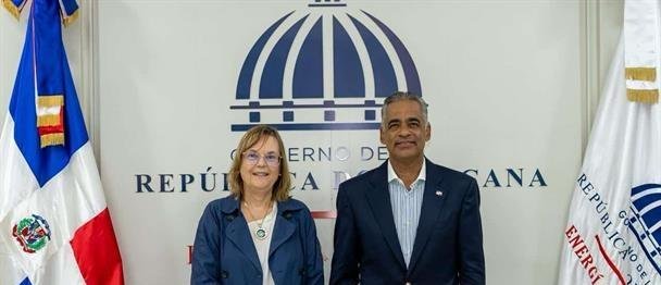 Energía y Minas impulsa promoción del larimar dominicano en Suiza