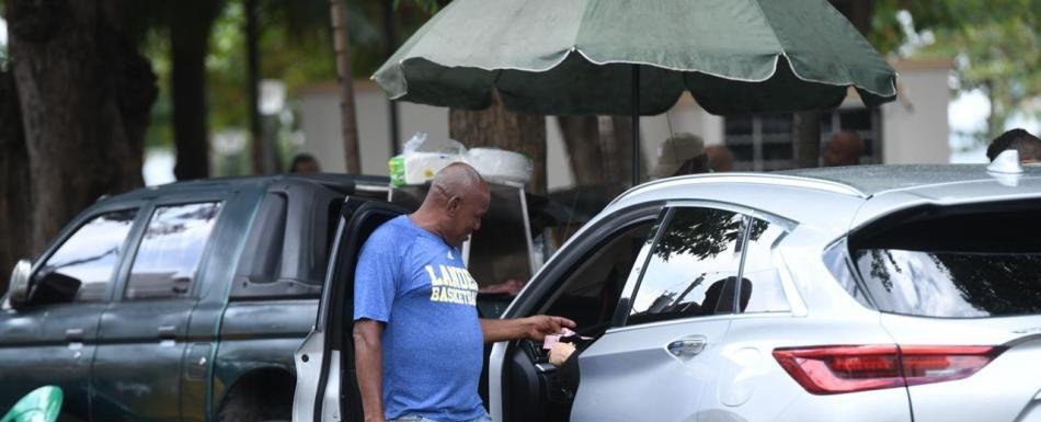 Parqueadores informales: “empleados” de una empresa ambulante