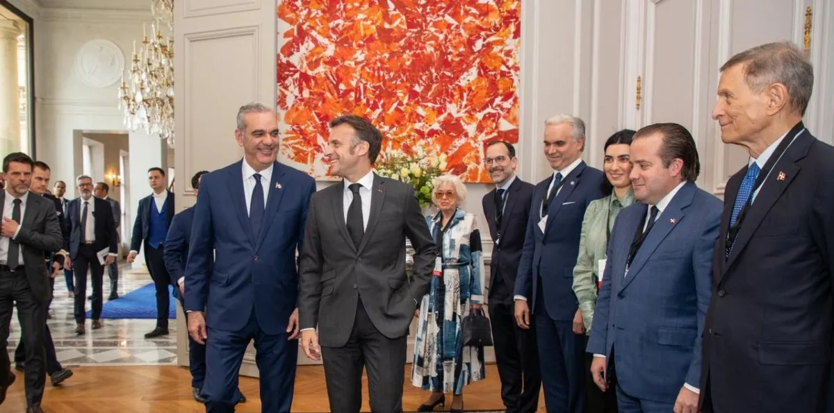 Luis Abinader se reúne con su Emmanuel Macron quien ratifica apoyo al sistema integrado de transporte en RD