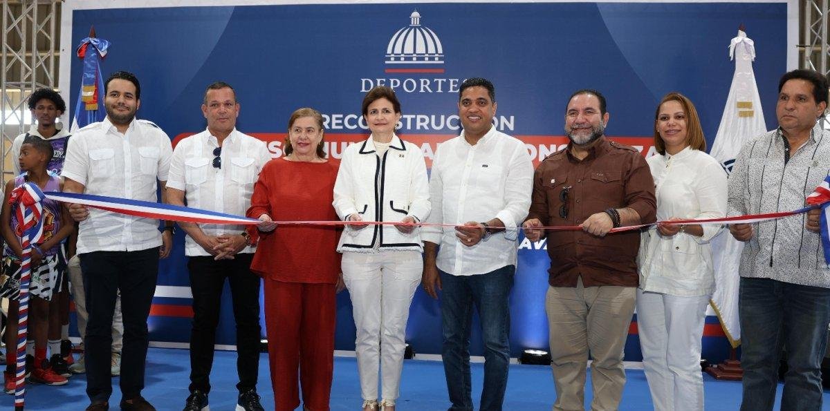 Raquel Peña y Kelvin Cruz entregan Multiuso