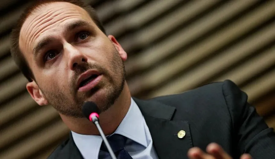 Un hijo de Bolsonaro condenado a cuatro años de cárcel en Brasil por hacer lobby por su padre en EEUU