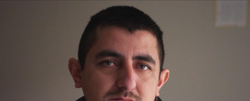Hombre que sufrió ocho fracturas en el cráneo durante arresto de ICE dice que golpiza fue injustificada