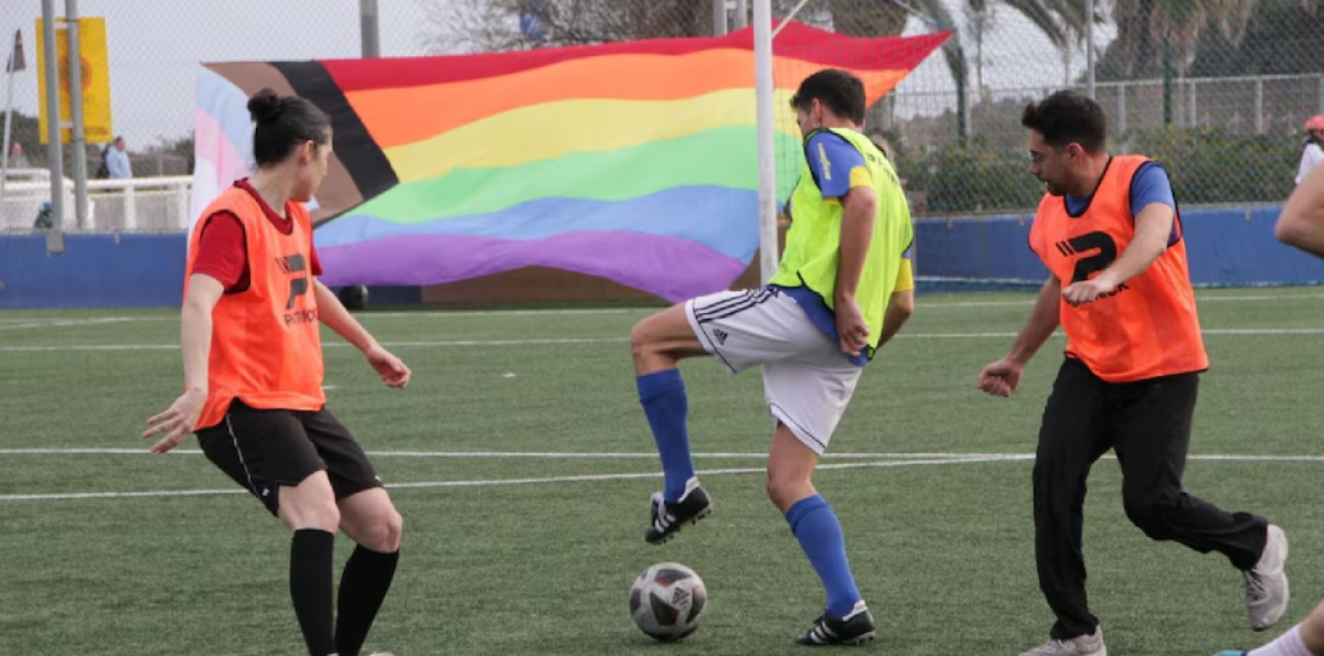 El fútbol también alza la voz contra la homofobia